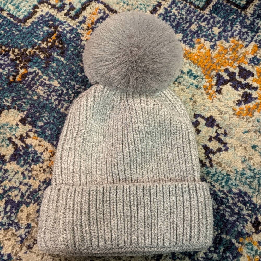 Chic Gray Knit Beanie with Pom-Pom